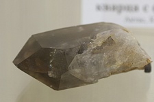 Одиночный кристалл кварца